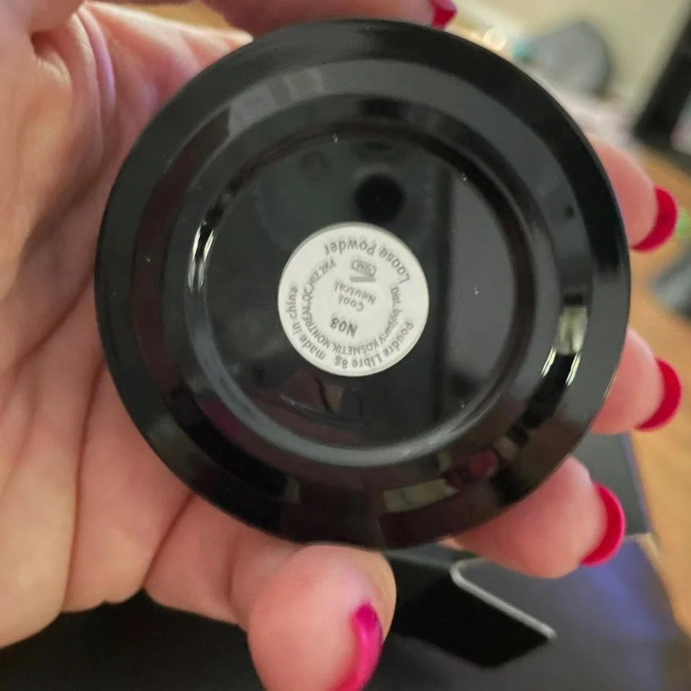 V cosmetics cool neutral powder NEW
